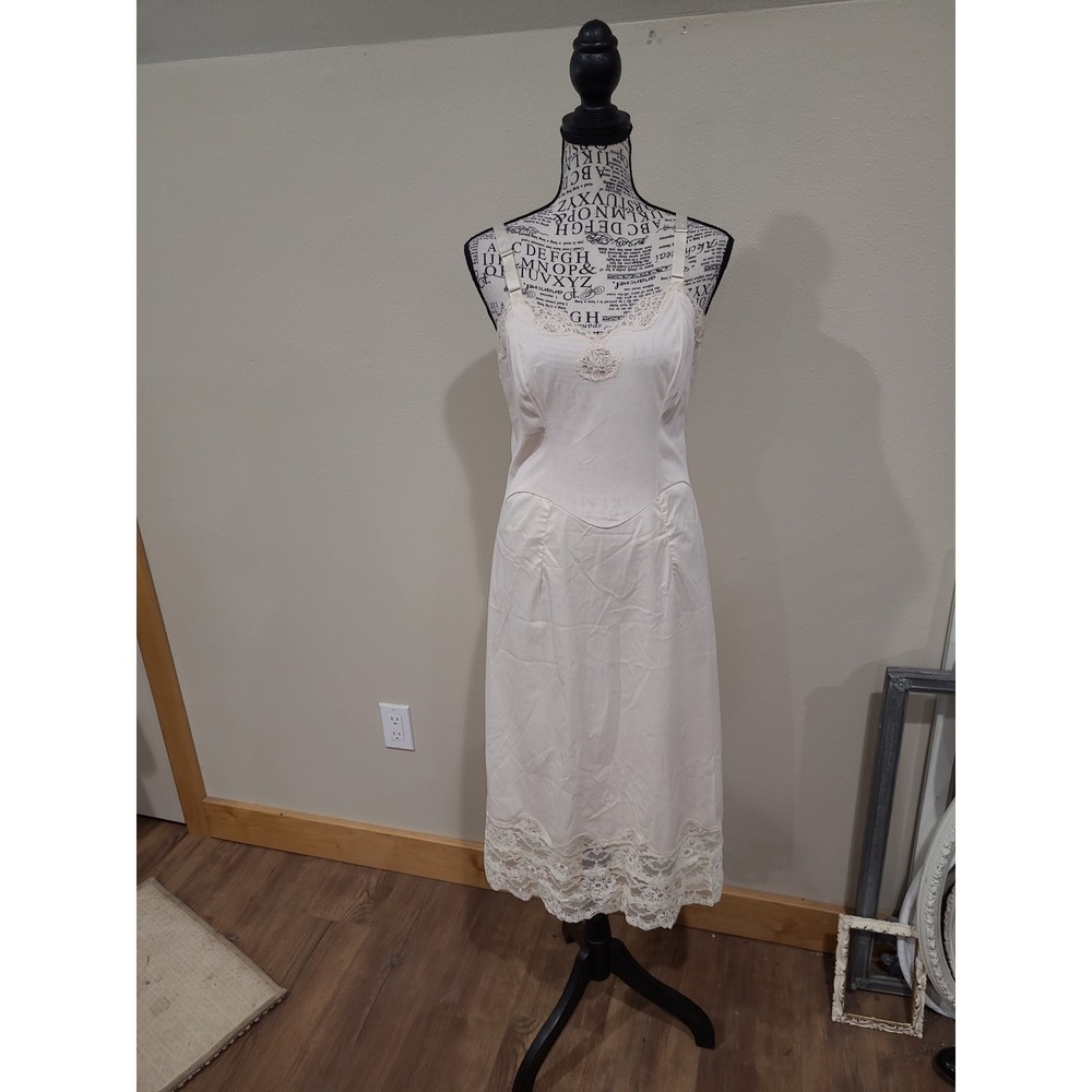 Vtg. Wonder Maid Ivory Cream‎ Full Length Women SZ 36 Non Cling Slip ballet